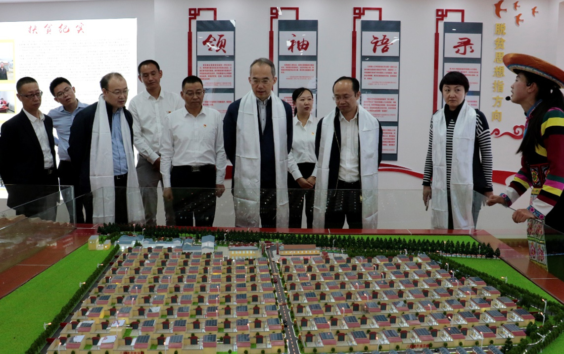 唐珂參觀海東市互助縣五十鎮(zhèn)班彥村的“幸福班彥”展館.png